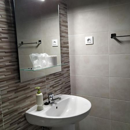 Hostal Cuatro Torres Madrid Luaran gambar