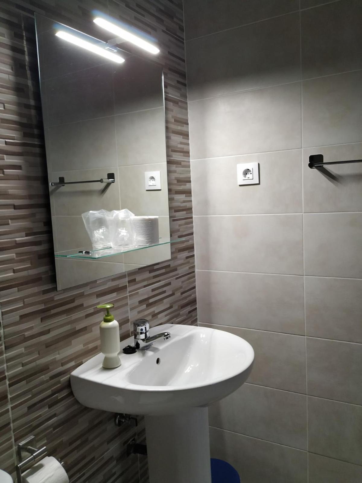 Hostal Cuatro Torres Madrid Luaran gambar