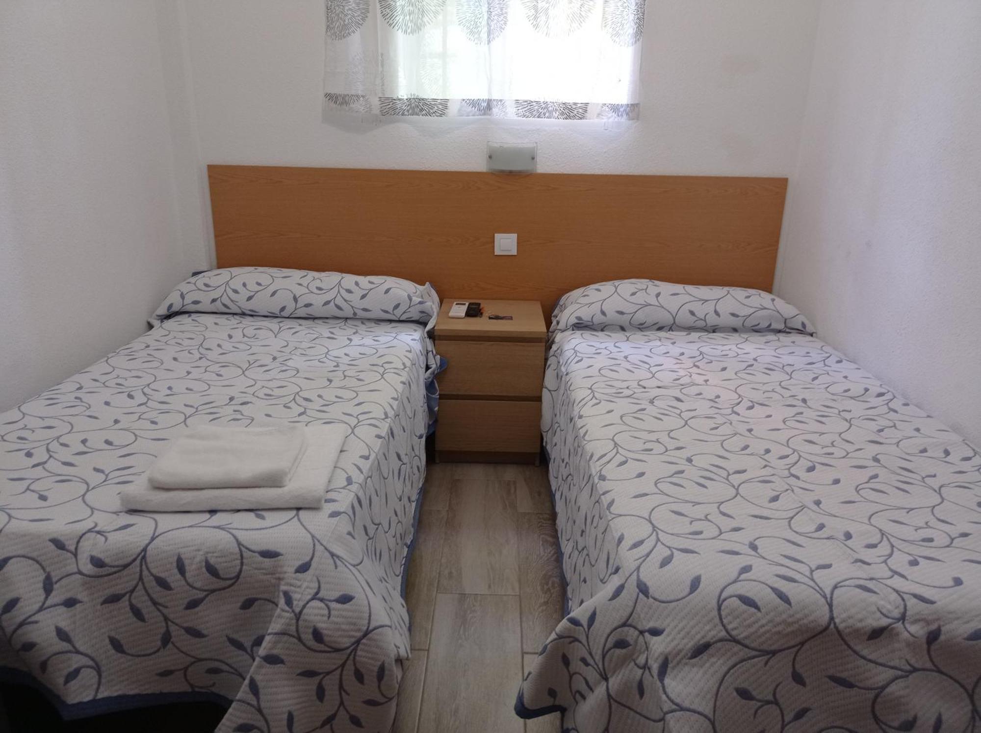 Hostal Cuatro Torres Madrid Luaran gambar